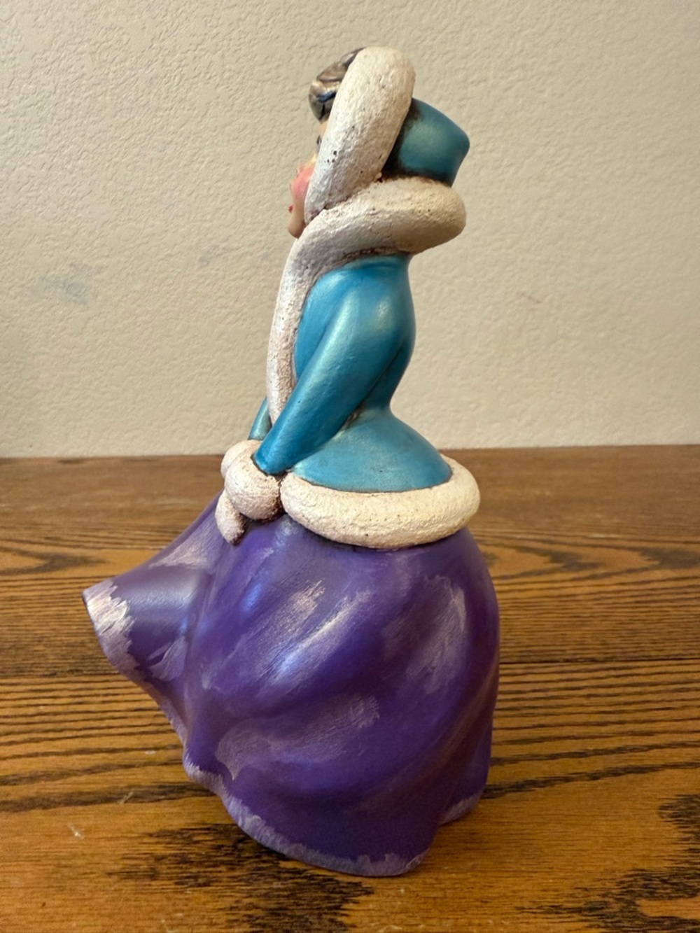 Vintage Atlantic Mold "Windswept Girl" Ceramic Caroler – Hand-Painted VTG WHIMSY - Picture 8 of 16